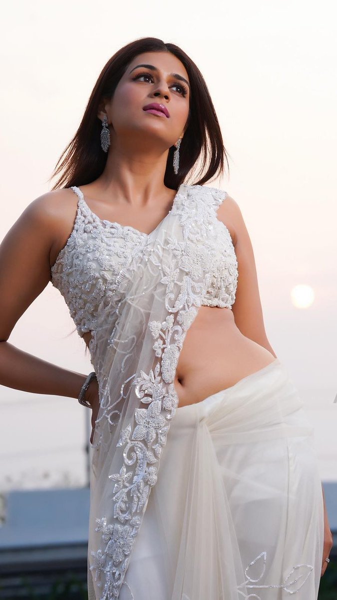 F6yrfvMasAAzr6d?format=jpg&name=medium