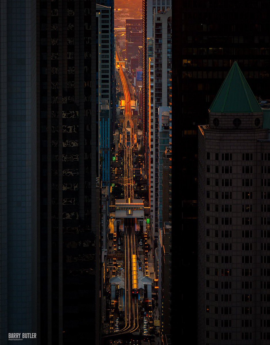 Golden Hour.   Saturday night's sunset in Chicago.   #weather #news #ilwx #chicago