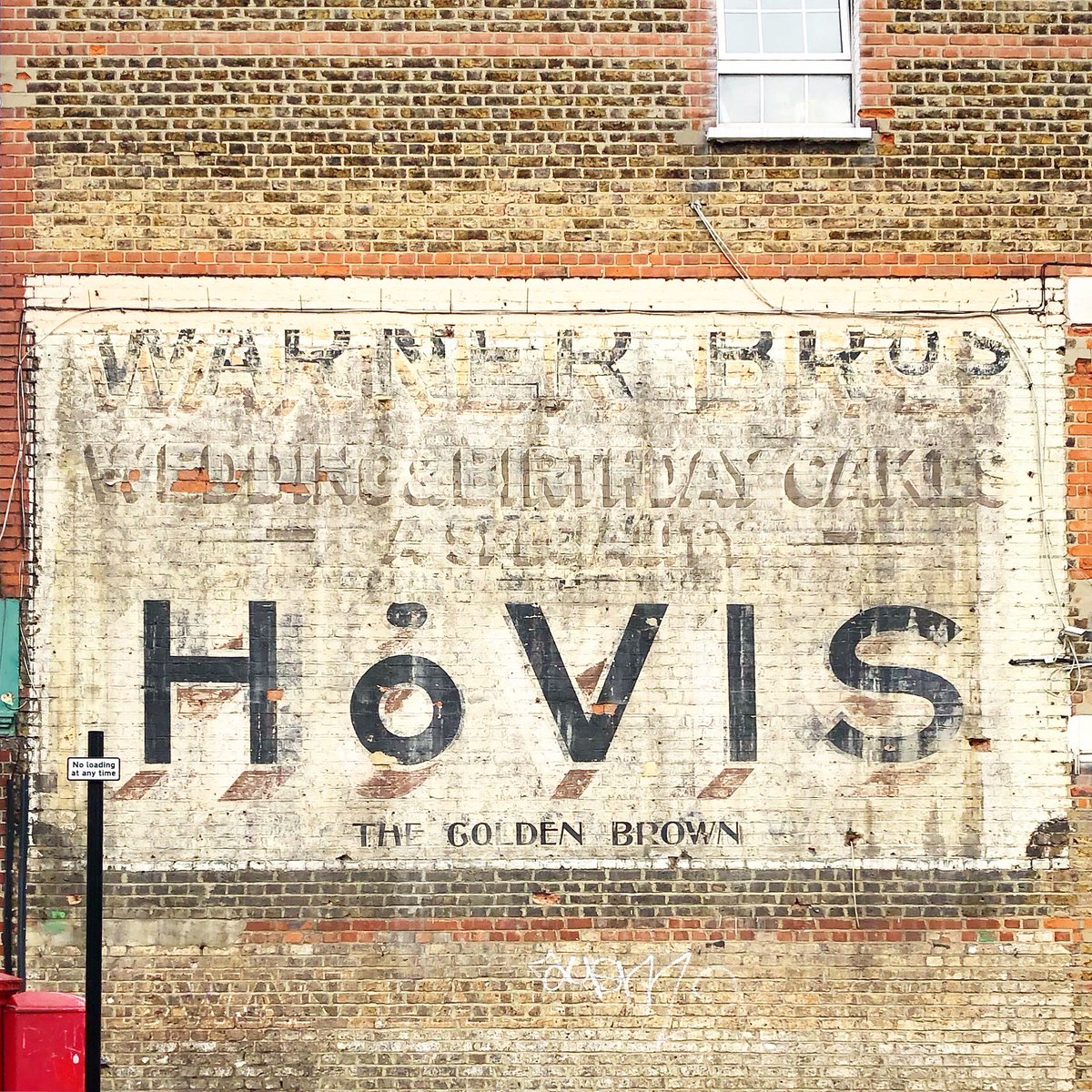 Ghost sign in Catford 👻 
.

#ghostsigns #lewisham #catford #signs #signage #signspotting #design #type #typography #graphicdesign #signwriting #lettering #traditional #craft #nothingisordinary #inspiration