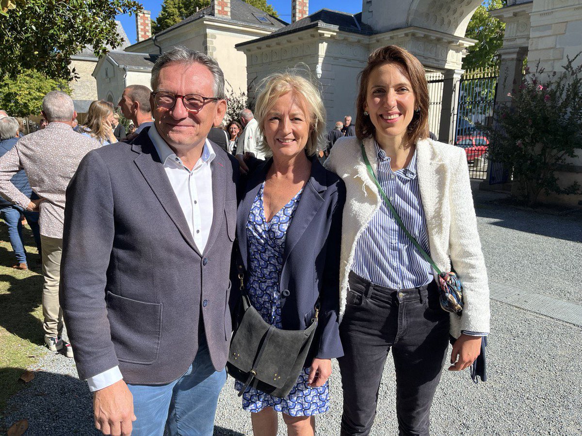 ValerieHayer's tweet photo. Quelle victoire avec près de 60% des voix !

Bravo chère @E_Doineau pour cette belle réélection, dès le 1er tour des sénatoriales.

La Mayenne conserve une élue engagée et exemplaire, tant localement qu’au niveau national.

Toujours à tes côtés ! https://t.co/PLK0GHewSe