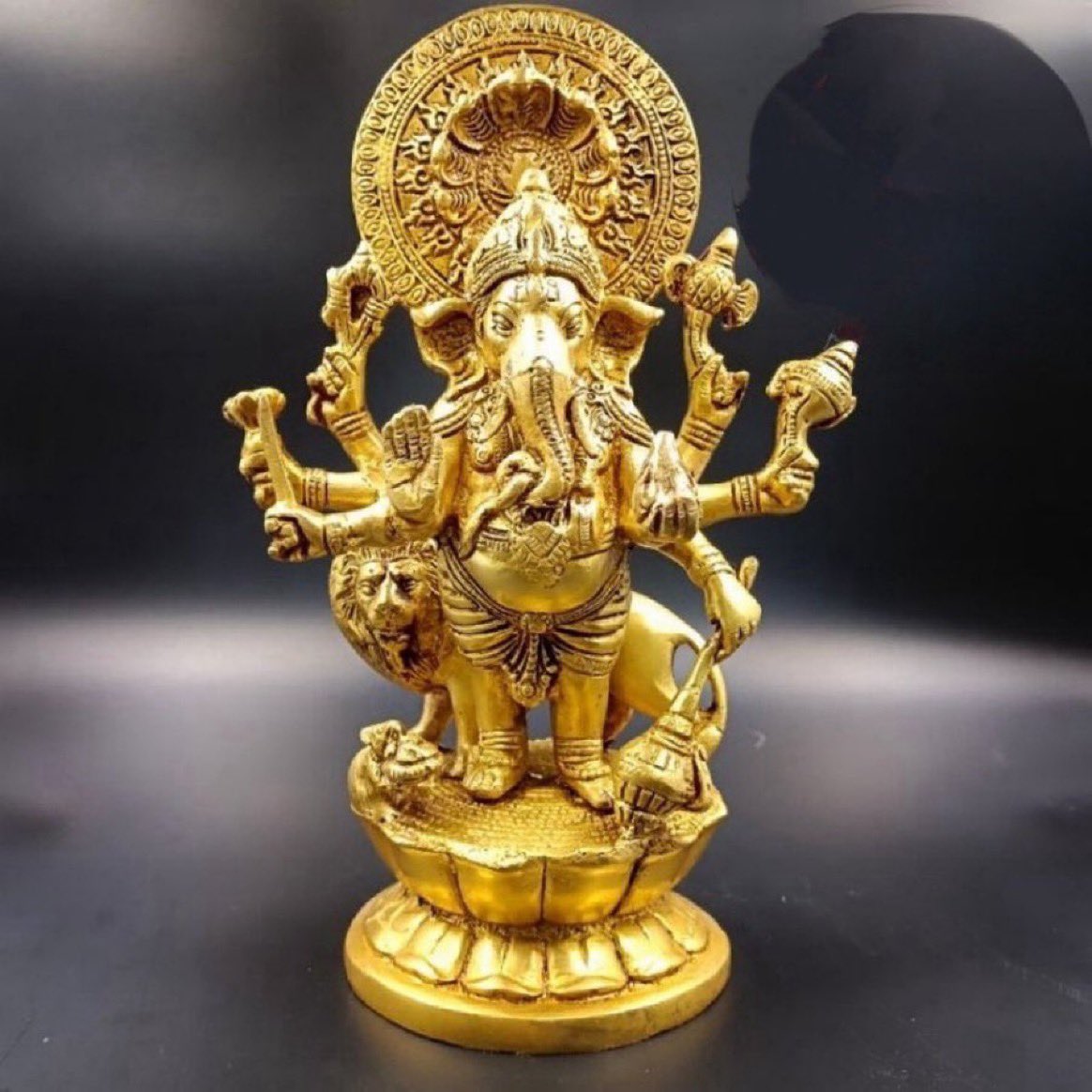 ถ้าคุณเห็นโพสนี้อย่าพี่งเลื่อนผ่าน นี่คือดวงชะตาของคุณ 

หากคุณคิดหวังสิ่งใดแนะนำให้ตั้งจิตให้นิ่งแล้วขอพรกับองค์พ่อพระพิฆเนศได้เลย1เรื่องเท่านั้น 

ราศีที่มีโอกาสสมหวังเป็นพิเศษ 

1มังกร
2เมถุน
3กรกฎ
4สิงห์
5กันย์
6ธนู

นำองค์พ่อไปบูชา ยิ่งเสริมความสำเร็จ