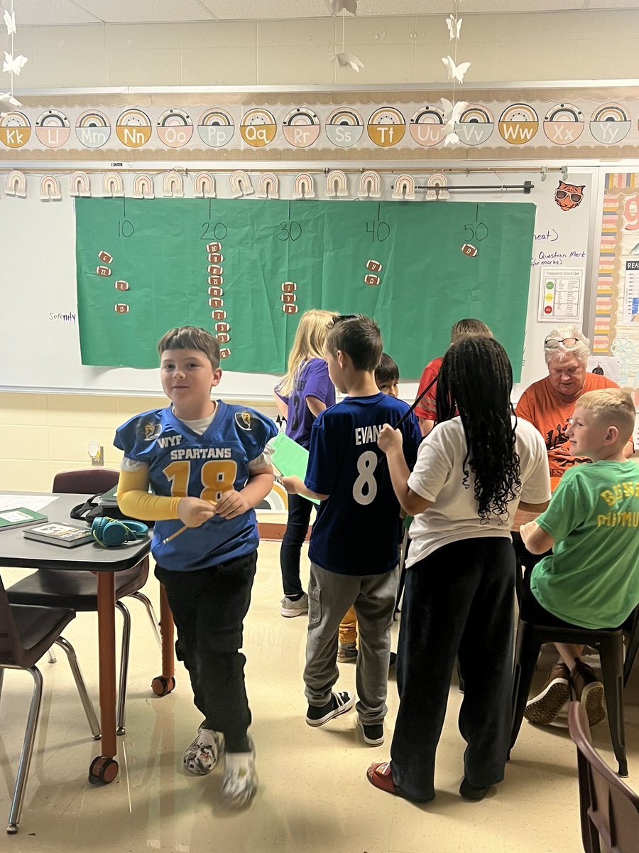 NikiDailey1's tweet photo. Football Day! Engaging students before their place value assessment. @FreedomTigers1 #LetFreedomRoar https://t.co/O1RirXdiWC