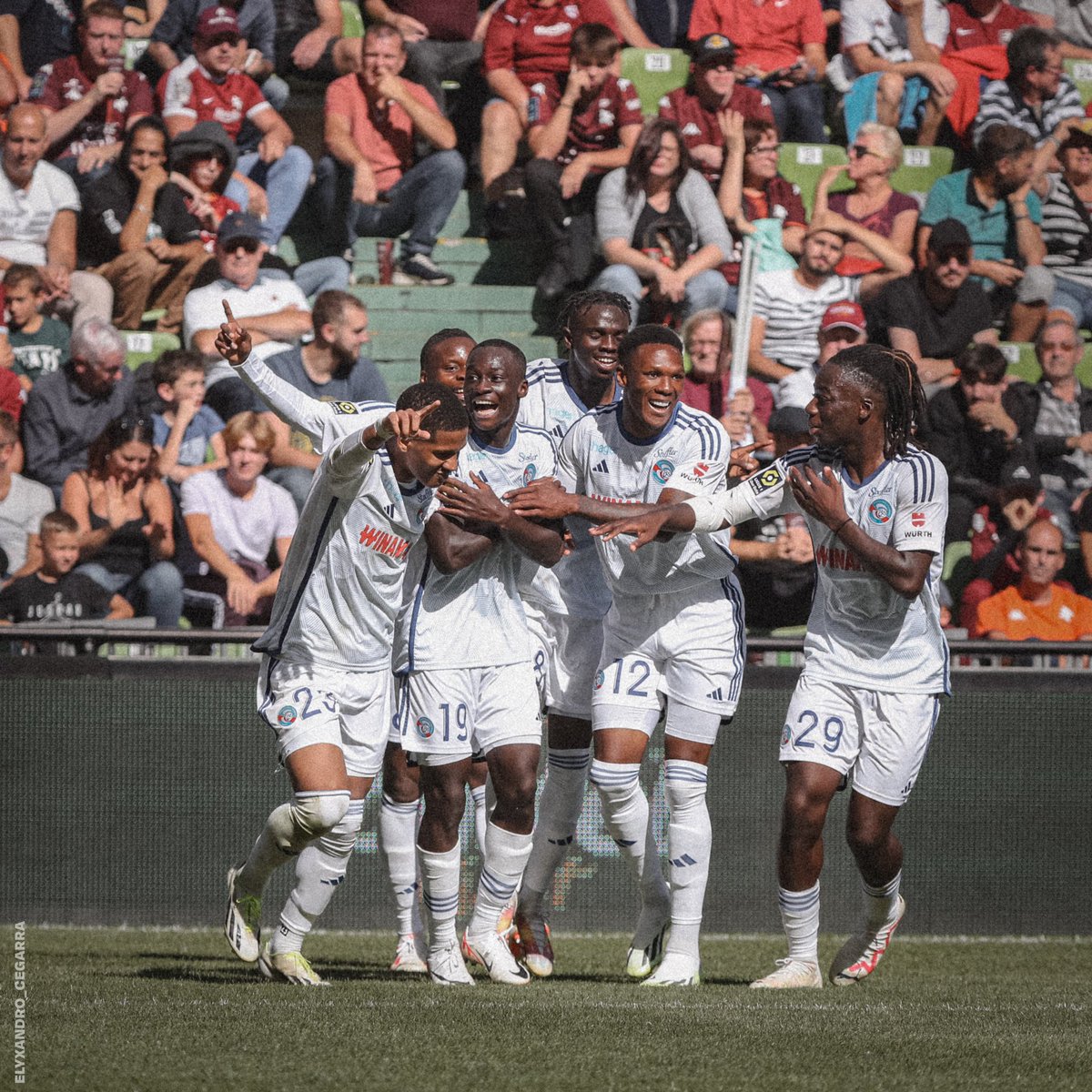 🚨 TERMINÉ ! Le RC Strasbourg s’impose 1-0 dans ce derby de l’Est face au FC Metz ! 🔥💙🤍

          ⚽️ Diarra

#FCMRCSA