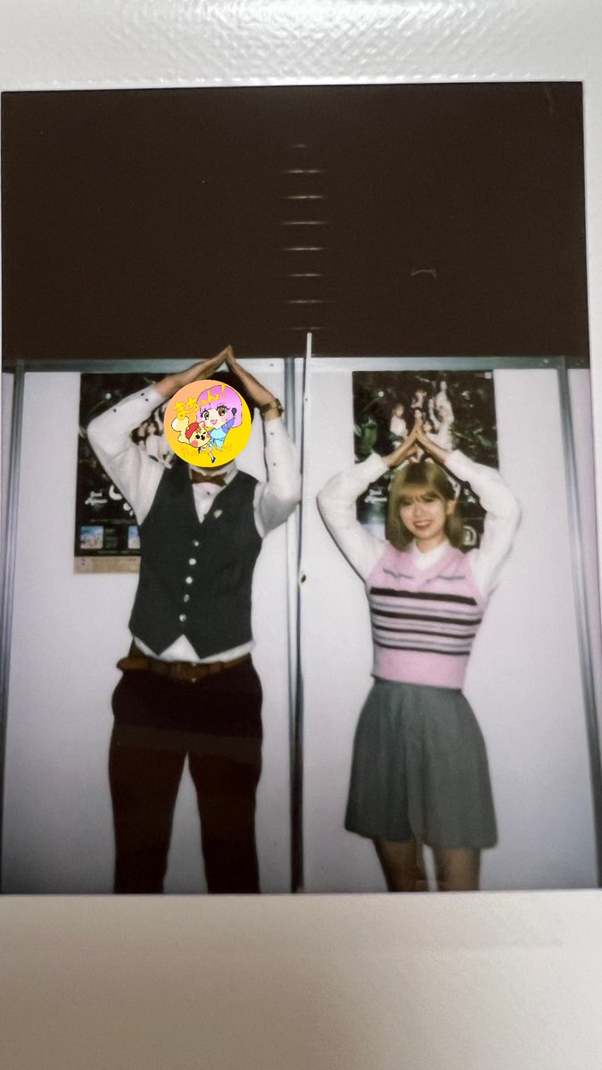 Nicole03machu's tweet photo. 念願のツーショット😭😭
身長差チェキできた🫶

久しぶりに会ったのに開幕Twitter見てるからねって😭😭

一生大事にします🫶可愛すぎ

リクちゃーーん見てるー？😉
本当にありがとう😭

#NiziU #RIKU
#NiziU_COCONUT #NiziU_リクミーグリ 
#NiziU_オフラインミーグリ
#NiziU_ツーショット #NiziU_当選 https://t.co/B4bb3AFJrb