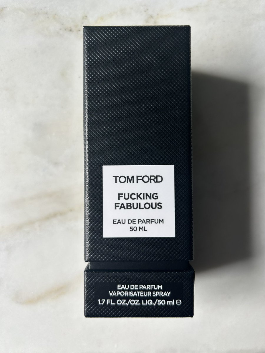 I can’t help but smell a hint of *scented baby wipes* & that IS #fuckingfabulous. 😍 That scent on a man defo turns me on!! 😂 Well played @TOMFORD 😜
