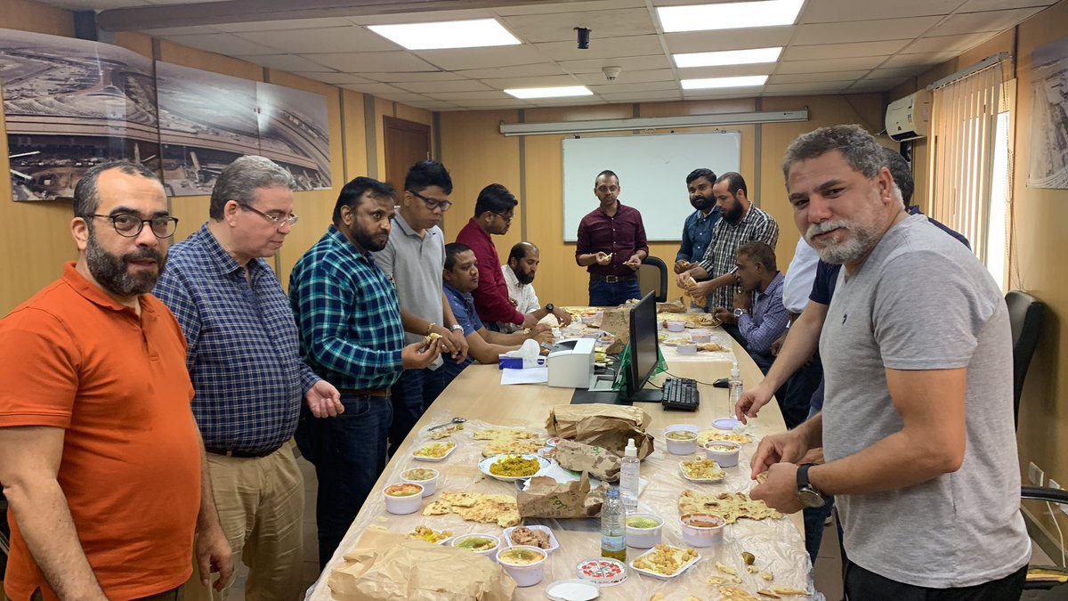 ShoodiJayab's tweet photo. قام مهندسون في مجموعة بن لادن بمشروع مطار الملك عبدالعزيز الدولي بجدة بالإحتفال باليوم الوطني 93 مهنئين القيادة الكريمة ( الملك وولي عهده) حفظهم الله والشعب السعودي والمقيمين على أرجاءه.
وحفظ الله الوطن وأدام عليه الأمن والأمان.
وكل عام وأنتم بخير. 
🇸🇦🇸🇦🇸🇦🇸🇦🇸🇦 https://t.co/k62aPd5JnC