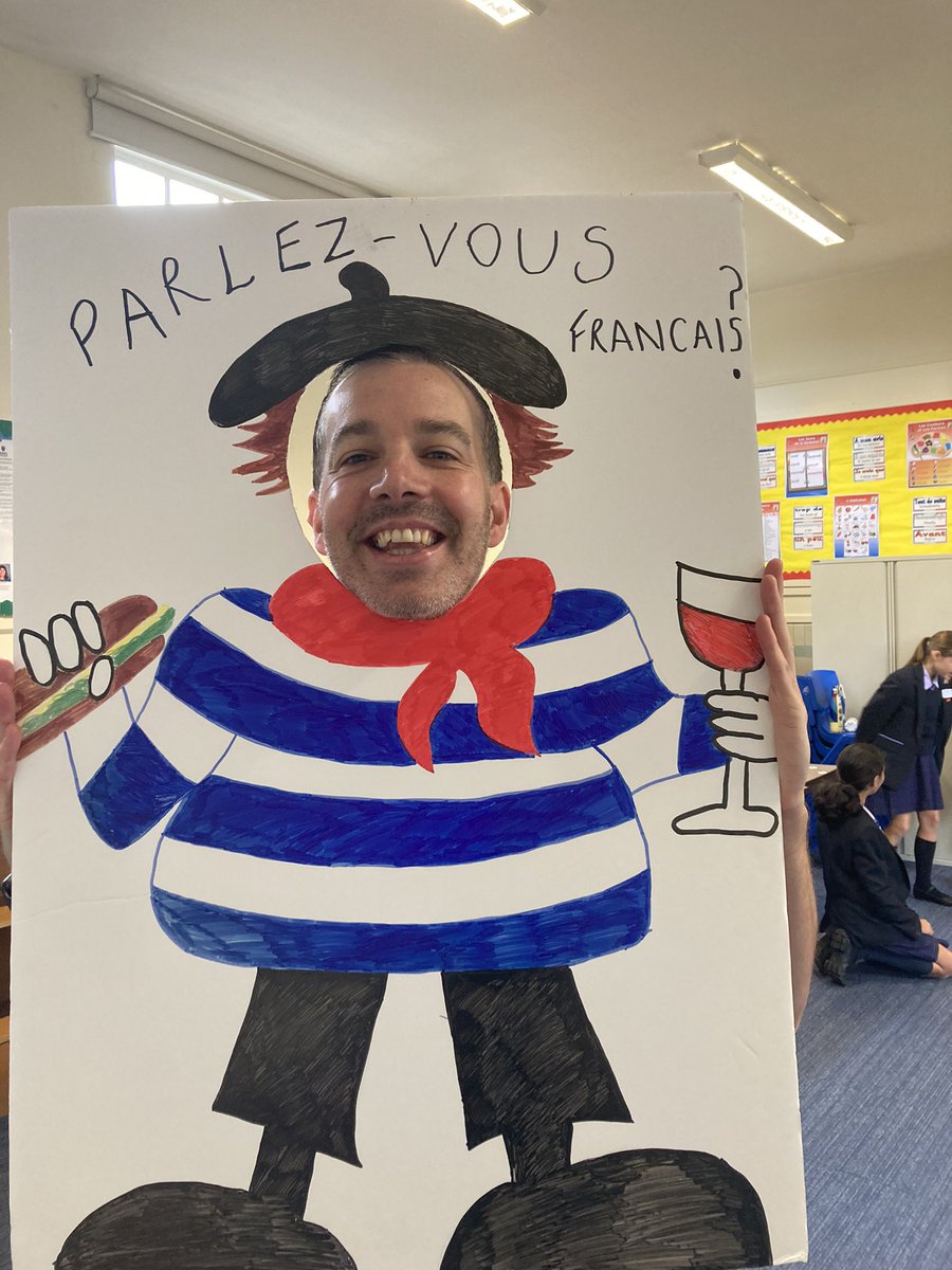 RMSLanguages's tweet image. Photo booth fun in MFL at Open Day today! We look forward to talking to you in a range of languages! @RMSforGirls