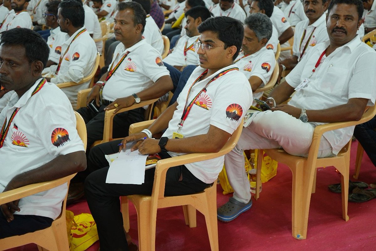 kottai_abbas's tweet photo. படித்து படித்து வளர்ந்த இயக்கம் திமுக 🔥 பேசி பேசி வளர்க்கபட்ட கட்சி திமுக 🔥🔥

1000 ஆண்டு ஆனாலும் திமுக காரன எவனாலும் அடிச்சிக்க முடியாது.. 💪🏻💪🏻
#மேற்கிலும்_இனி_உதயசூரியன் https://t.co/drg0IfGpnp