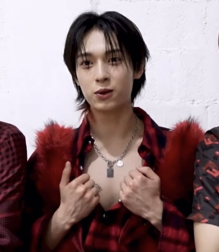 ChuuswifeNova's tweet image. Can't wait to see jiseok stans lose their minds over the jiddies in a compression shirt 🤭🤭🤭