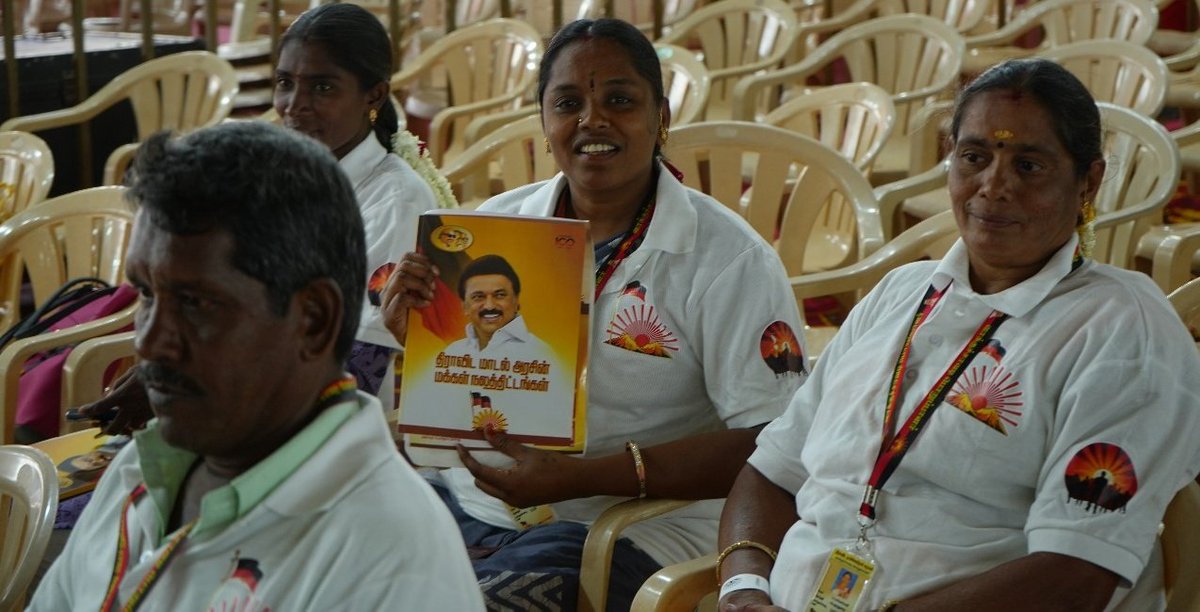 kottai_abbas's tweet photo. அரசின் சாதனை விளக்க கையேடு என்பதை விட!!  

எதிரிகளின் பொய் செய்தியை கிழிக்க போகும் " போர் வாள் " என்று சொல்லலாம்... 🔥🔥🔥
#மேற்கிலும்_இனி_உதயசூரியன் https://t.co/75C8FWmPUU