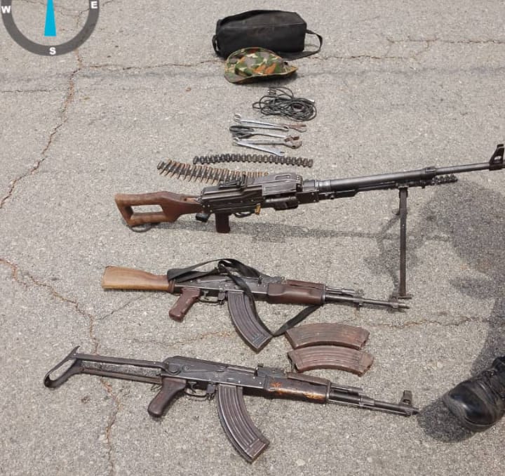 ZagazOlaMakama's tweet photo. Nigerian Troops kills several bandits, recovered weapons, motorcycles in Tokukatara forest  in Sokoto

By: Zagazola Makama 

The Nigerian Special Forces Troops of Forward Operating Base Raka Operation HADARIN DAJI  have killed several bandits in the North West of Sokoto State. 

It was gathered that the troops recorded the feats on September 24, 2023 during an aggressive clearance operation in Tokhkatara forest in Sokoto State.

Intelligence source told Zagazola Makama, a Security Analyst and Counter Insurgency Expert in the Lake Chad Region that the troops engaged the bandits in a heavy gun battle and overpowered them with superior fire power, killing several of them while many others escaped with bullet wounds.