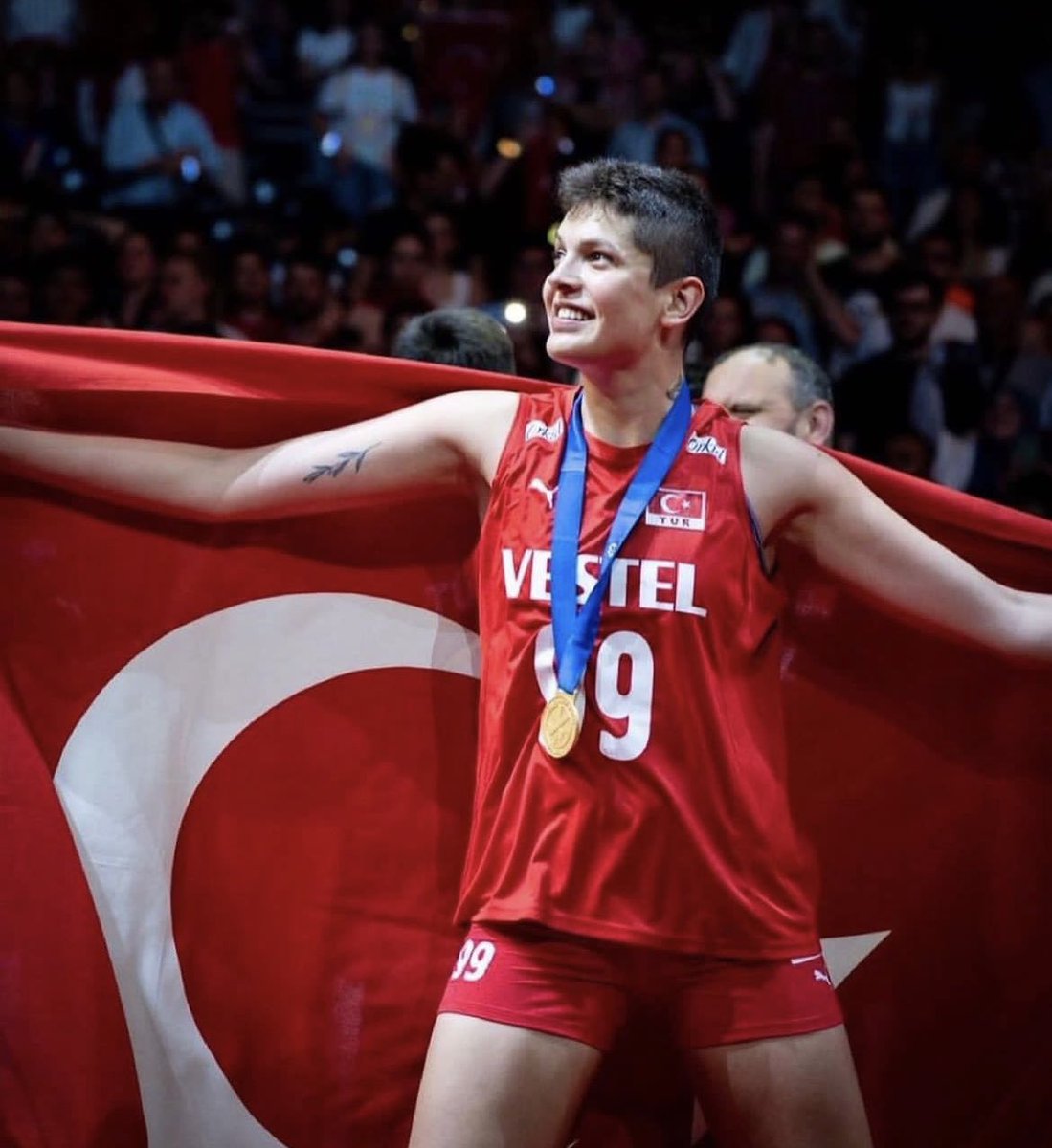 Ebrar Karakurt:

“Mustafa Kemal Atatürk’ün kızları olarak Türk kadınını gururla ve onurla temsil edeceğimiz nice yazlarımız olsun.”