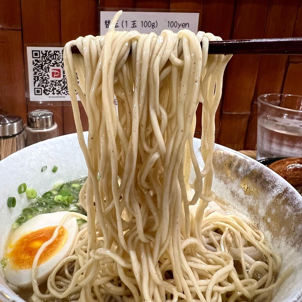 iconah126's tweet photo. スープも麺も美味しいんですけど、表面を少し炙ったチャーシューが個人的に大好きなんです😋

今度はあまり間隔を開けずに行かなければ…！
#広島グルメ #広島ランチ #広島ラーメン #グルメ #グルメスタグラム #ランチ #ランチタイム #お昼ごはん #平日ランチ #休日ランチ #らーめん #らーめん部 https://t.co/SkIyv1nxJm