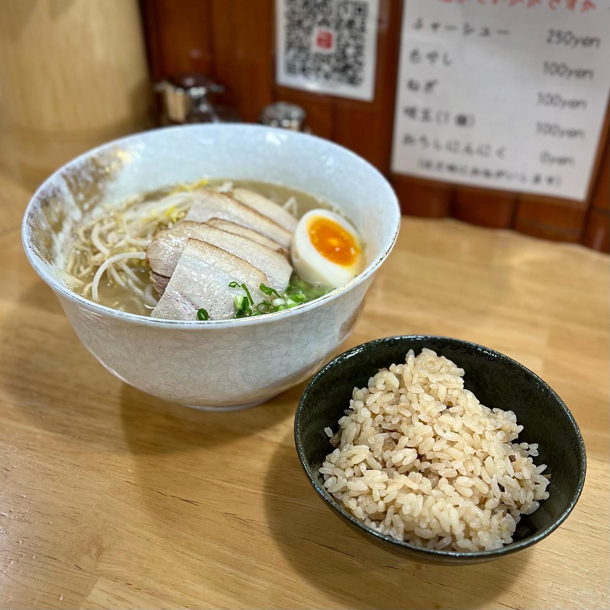 iconah126's tweet photo. スープも麺も美味しいんですけど、表面を少し炙ったチャーシューが個人的に大好きなんです😋

今度はあまり間隔を開けずに行かなければ…！
#広島グルメ #広島ランチ #広島ラーメン #グルメ #グルメスタグラム #ランチ #ランチタイム #お昼ごはん #平日ランチ #休日ランチ #らーめん #らーめん部 https://t.co/SkIyv1nxJm