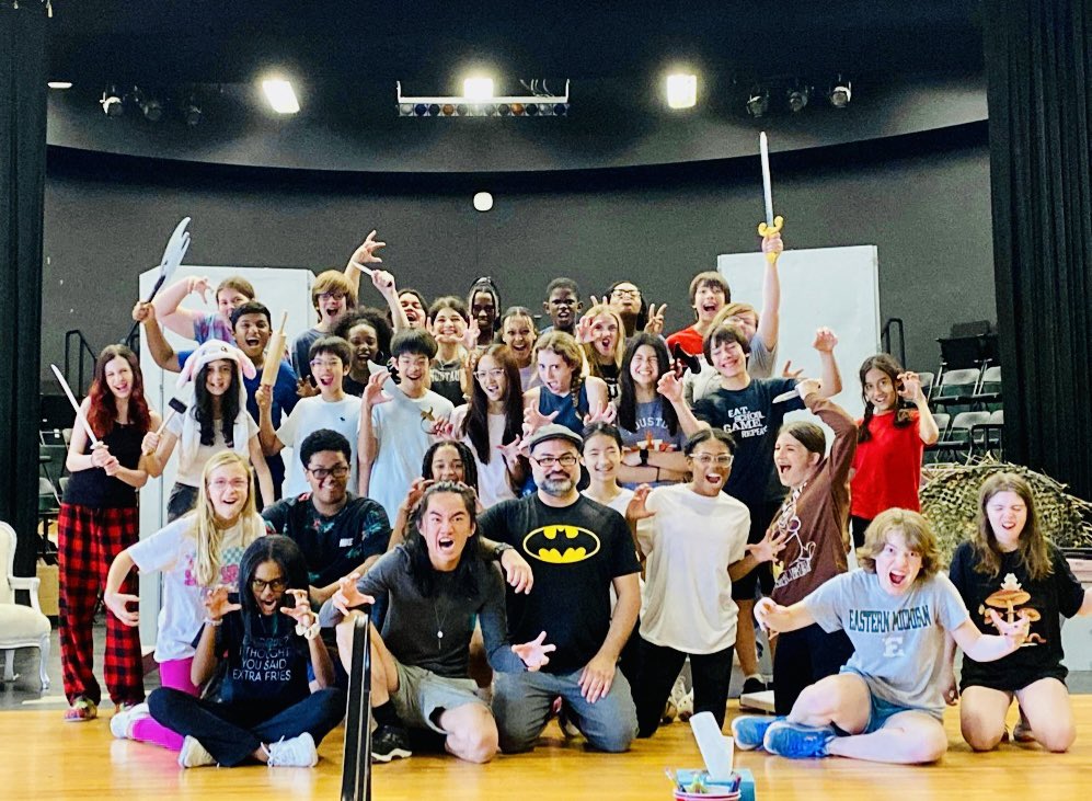 Bobcat #Theatre spent Saturday preparing battle scenes in their fall show “The Lion, the Witch, and the Wardrobe” w/ nationally renowned Fight Choreographer Carlo Aceytuno & his assistant, BMJH Theatre alum Gideon Lancaster! Performances Oct. 19 & 20 at @DawsonHighSchl!❤️💙🐾🎭