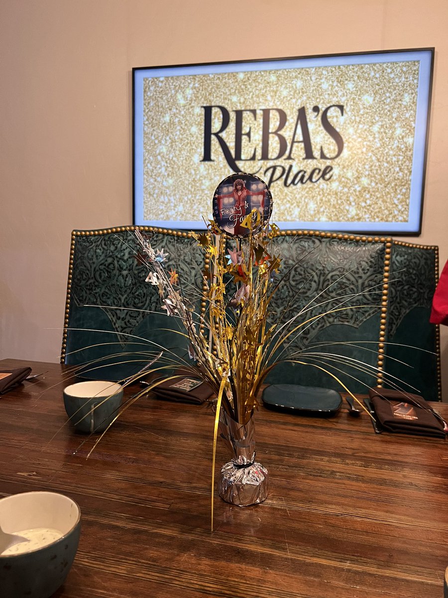 bubreba's tweet image. You only turn forty once so make it #fancy!

#forty&amp;amp;fancy #rebasplace #choctawcasinos #atoka #reba @reba @RebasPlace