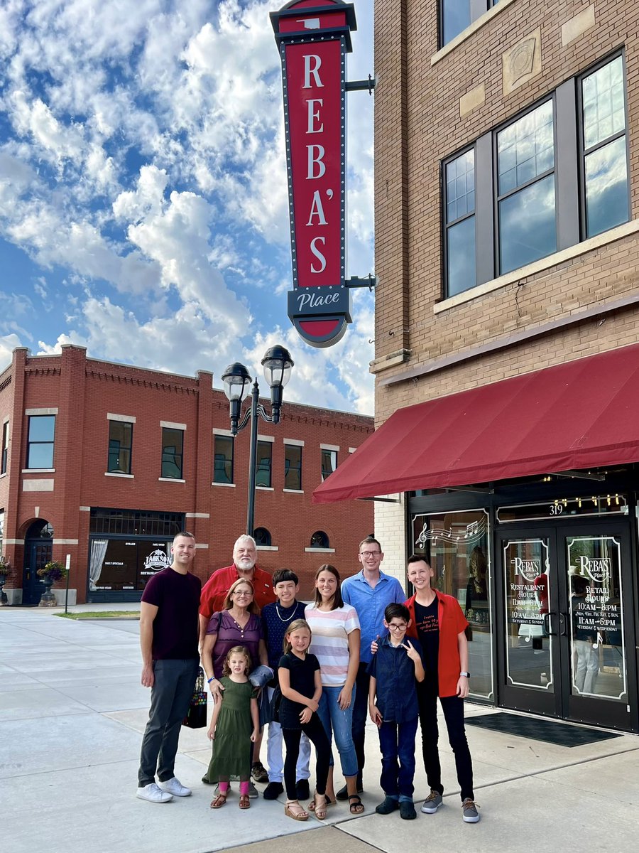 bubreba's tweet image. You only turn forty once so make it #fancy!

#forty&amp;amp;fancy #rebasplace #choctawcasinos #atoka #reba @reba @RebasPlace