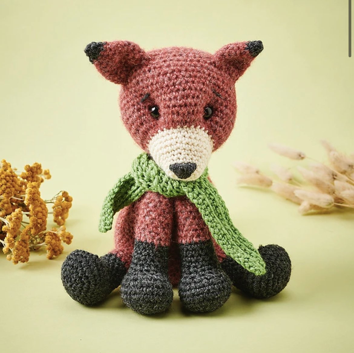 CraftEllies's tweet image. Hello fantastic little fox! Wouldn’t this make the perfect project for Autumn? 🦊 

ravelry.com/designers/lisa…

#crafthour #ukcraftershour #handmadehour #autumn #fall #amigurumj #crochetproject