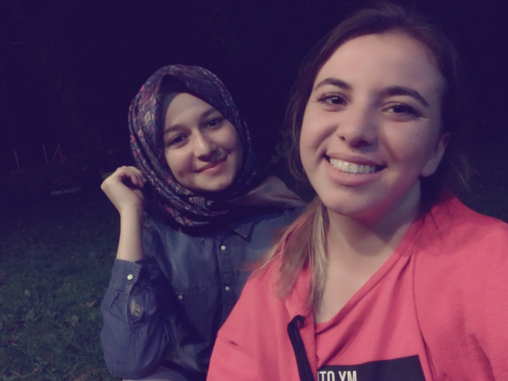 Cennettooo's tweet photo. Geçirilen bissürü güzel zamanları, anıları, kurduğumuz hayalleri, miss gibi o yaşlarımızı, birbirimize aile oluşumuzu, dertleşip oturup ağlayıp sonra da deli gibi gülmeyi, no 404'ü, mesafeler aşılsın  ben bizi çok özlüyorum Bacımsu 🫶🏻 
@gulluarpa https://t.co/wfhhOrVzxh