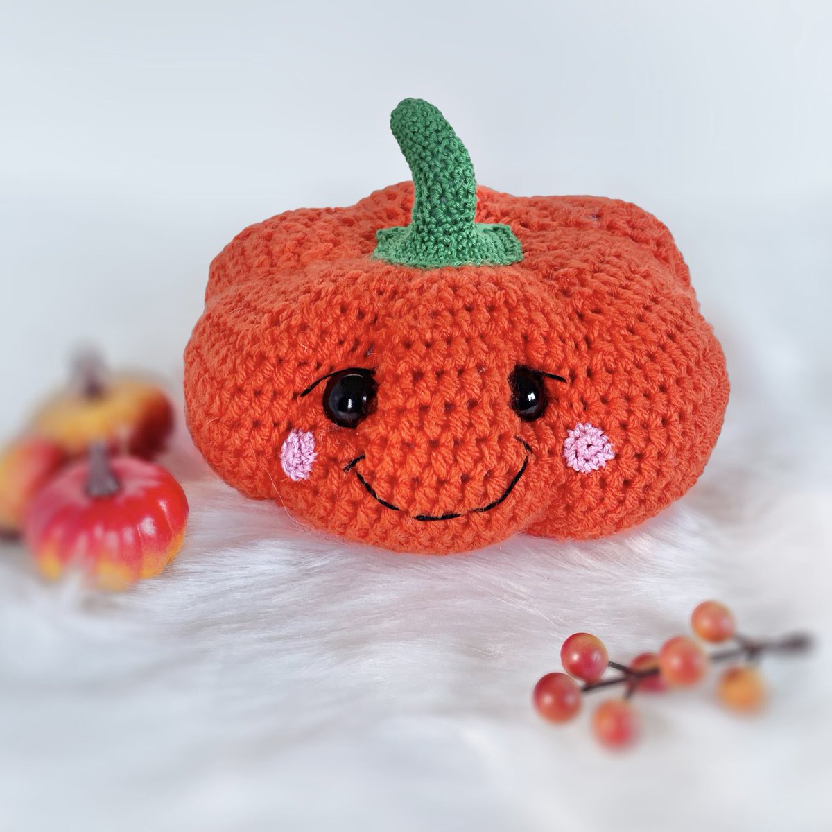 CraftEllies's tweet image. Crocheting a pumpkin this Halloween? Why not add some safety eyes and use some oddments of black and pink DK to create a super cute ami face? 

elliescraftboutique.patternbyetsy.com/listing/155582…

#crafthour #ukcraftershour #handmadehour #autumn #fall #amigurumi #crochetpumpkin