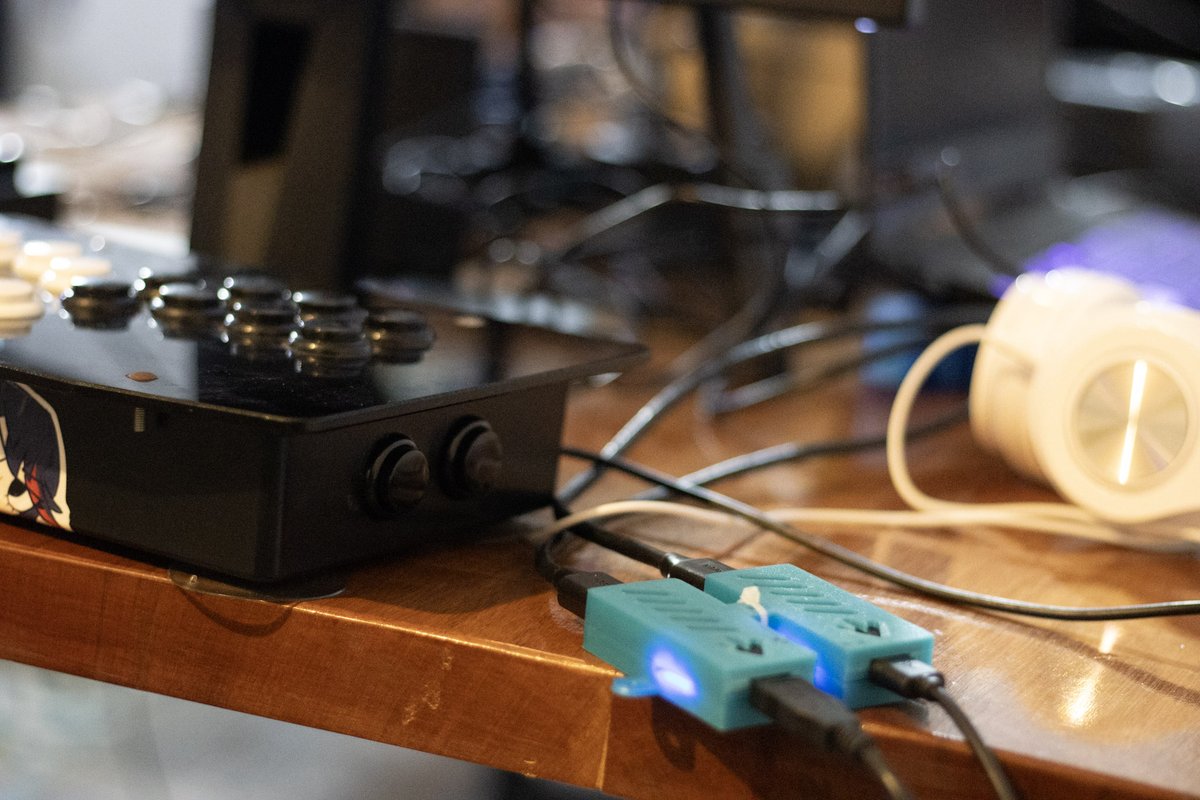 DojoSmash's tweet photo. Un poco de lo que se vivio ayer en Back 2 Dojo!
Gracias a @store_ar_mx por los adaptadores Brook que usamos ayer en nuestro torneo de Street Fighter 6.
Si quiereS tener la mejor compatibilidad para cualquier control visita a nuestros amigos de Arcade Rumble Store
#ARStore #B2D https://t.co/WDzo2seGSA