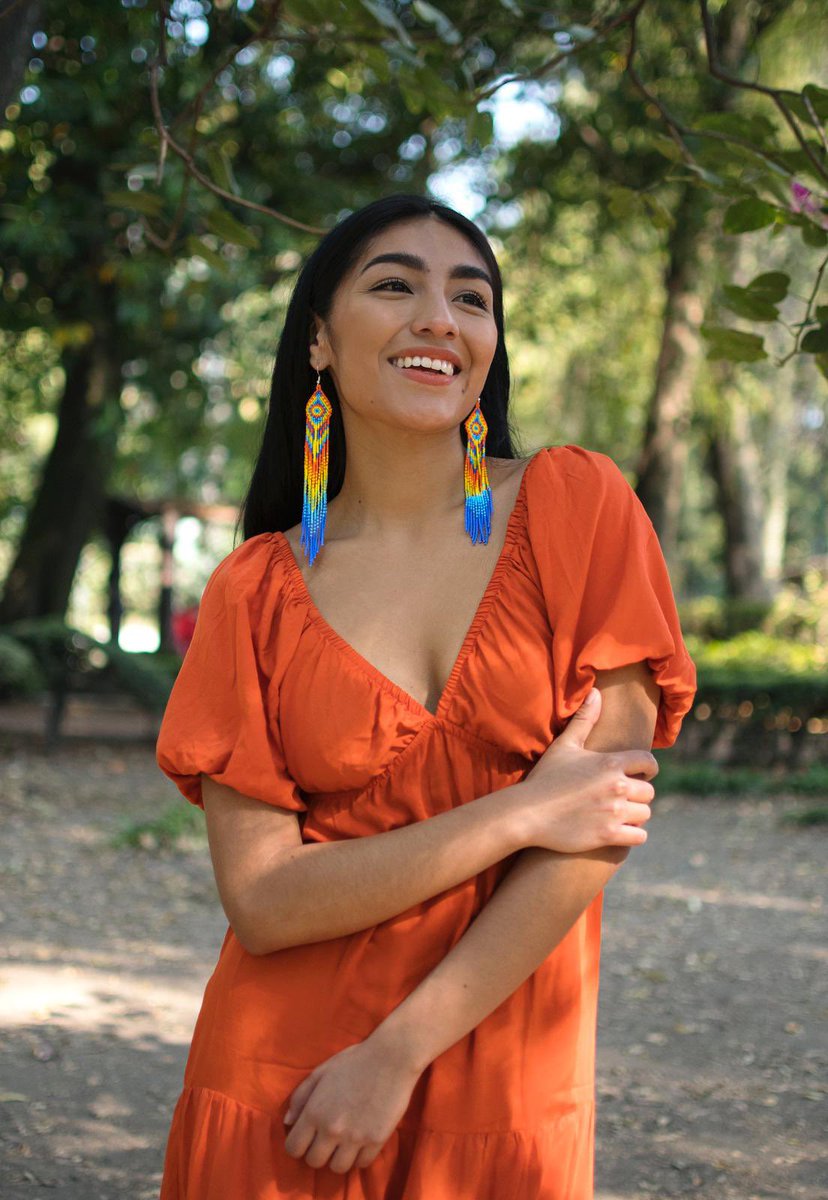 Channeling my inner tropical spirit with these exquisite “MACAW” feather earrings!🌴 Every time I wear them, I feel the allure of nature's beauty, right by my side.🍍🦜 #HandmadeHour #INDIGENOUS mothersierra.com/products/macaw