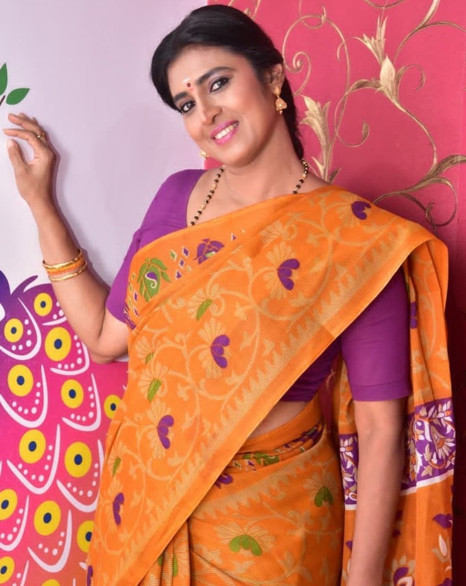 kasturi_eternal's tweet photo. #Sundayspl for me ❤️
@KasthuriShankar mam traditional 😍

#Beautyqueen #MyThalaivi https://t.co/N5Gj4FUxsm