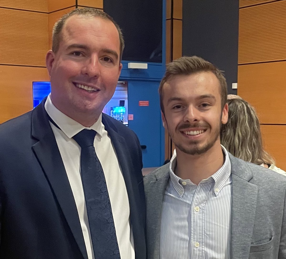 maxencelmneRN's tweet photo. Félicitations à notre nouveau sénateur RN du nord ! @joshuaHochart
#Senatoriales2023 #rassemblementnational
#rn #rn59 #senateur https://t.co/sYENLP59Jg