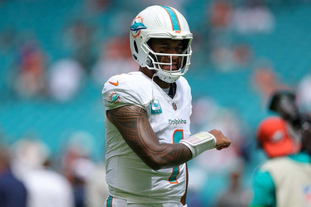 jasrifootball's tweet photo. Last year, #Broncos HC Sean Payton predicted that Teddy Bridgewater would eventually replace Tua Tagovailoa as the team’s starting QB…

Today? Tua has done this against the team coached by Sean Payton in one half: 

16/16 pass completions 
206 passing yards
2 passing touchdowns 
Perfect passer rating
28 points 

It’s the first half. Talk about making someone eat their words.