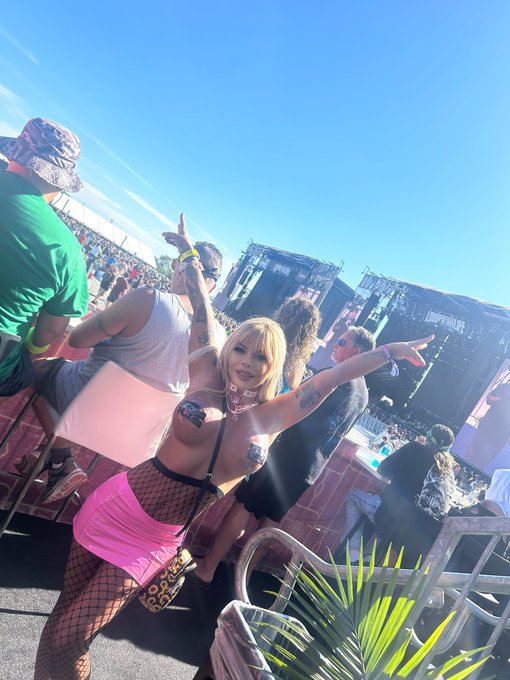 Rockstars need no introduction ⭐️ https://t.co/SAwrvJAlmU