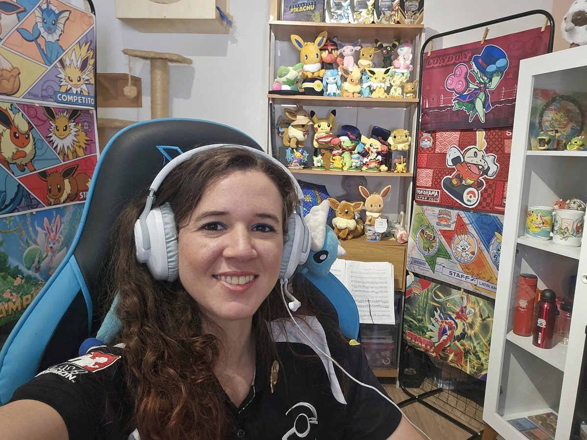 Fim do Regional de Curitiba, dessa vez como narradora!
Obg aos companheiros de stream <a href="/BrTtar/">BRTTar</a> , <a href="/LeeGengar/">lee 👻</a> 
A <a href="/TrevahGG/">Priscila Trevah 🌙</a> e <a href="/AntharesGG/">🎲 Gabriel "Anthares" Giollo</a> pelo backstage
a <a href="/CopagPokemon/">Copag Pokémon</a> pela oportunidade
a comunidade do <a href="/VGC_Brasil/">VGC Brasil</a> por acompanhar!

Os replays estão no canal twitch.tv/copagpokemon01 👀