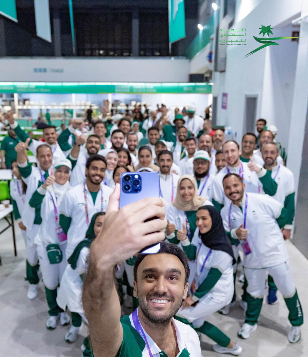 FencingKsa's tweet photo. 📸| 

من لقـاء سمـو وزيـر الريـاضة و رئـيس اللجـنة الاولمبـية الأميـر عبـدالعزيز بـن تركـي الفيصـل مع بعثـة المبـارزة السعـودية 🤺🇸🇦 في القريـة الاولمـبية https://t.co/tYU3ZjnIZs