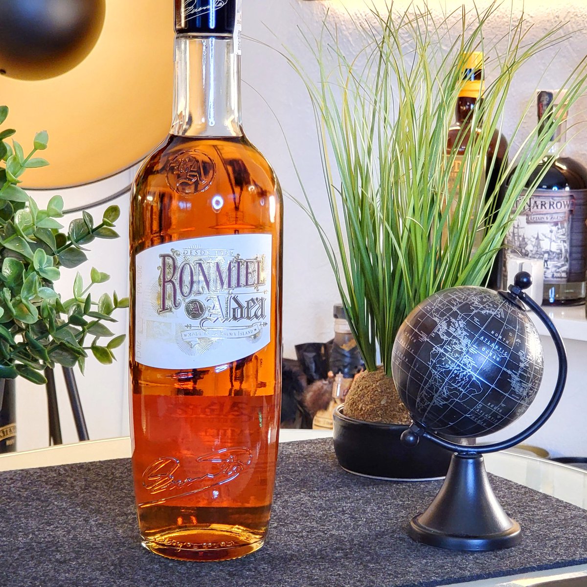 rumtastisch's tweet photo. https://t.co/ZvKY0qhwHg
Entdecke den eleganten Ron Aldea Licor Miel Rumlikör von den Kanarischen Inseln. Eine harmonische Süße trifft auf feinste Rumessenz. 🍯🥃 #rumfacts #rumwissen #rumtasting #rumprobieren #RonAldeaLicorMiel #KanarischeInseln #Honigrum #Rumlikör #Rumliebhaber https://t.co/IBXODV9pmf