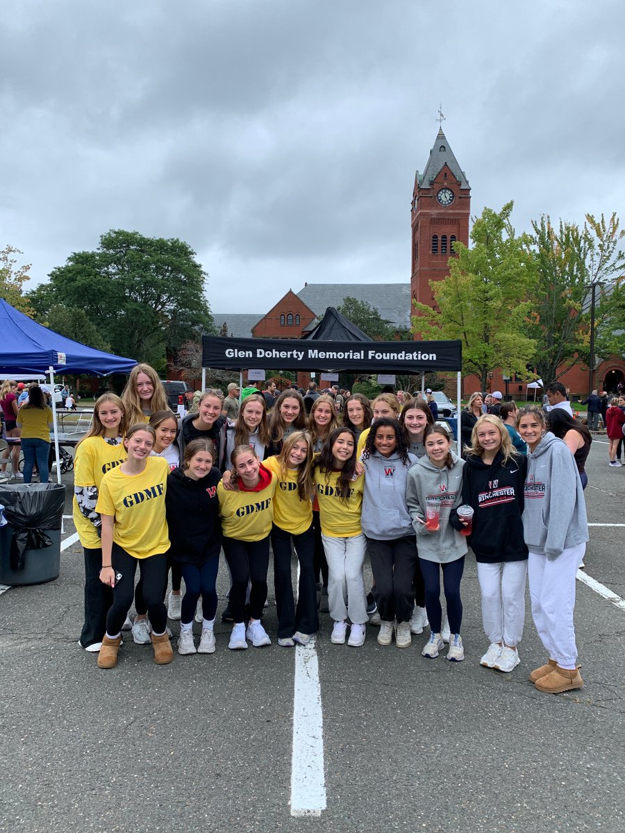 Perfect day for a great cause. Thank you Glen 🇺🇸  #GlenDohertyMemorialRoadRace #screamtunnel #purpose  <a href="/Winch_Athletics/">Winchester Athletics</a>