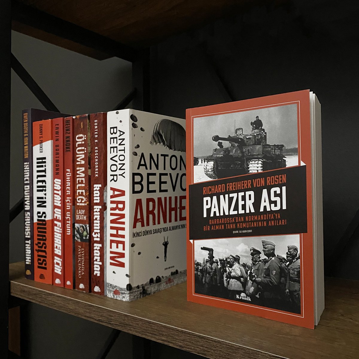 Çekiliş! / 2 Ekim Pazartesi gününe kadar bu tweeti RT edip, sayfamızı takip eden 3 kişiye, Richard Freiherr von Rosen'ın İkinci Dünya Savaşı anılarını anlattığı 'Panzer Ası' isimli kitabı hediye. amzn.eu/d/4nrsSZm