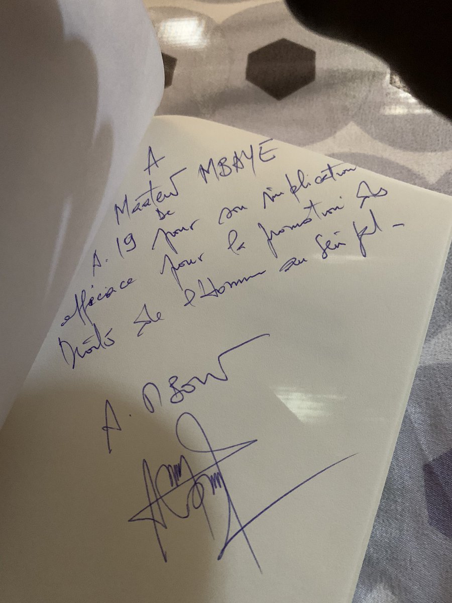 Merci pour le livre 📕 et la dédicace honorable député et Président de la commission des lois @AbdouMbow6 Purement professionnel nothing to do with politics 👌🙏