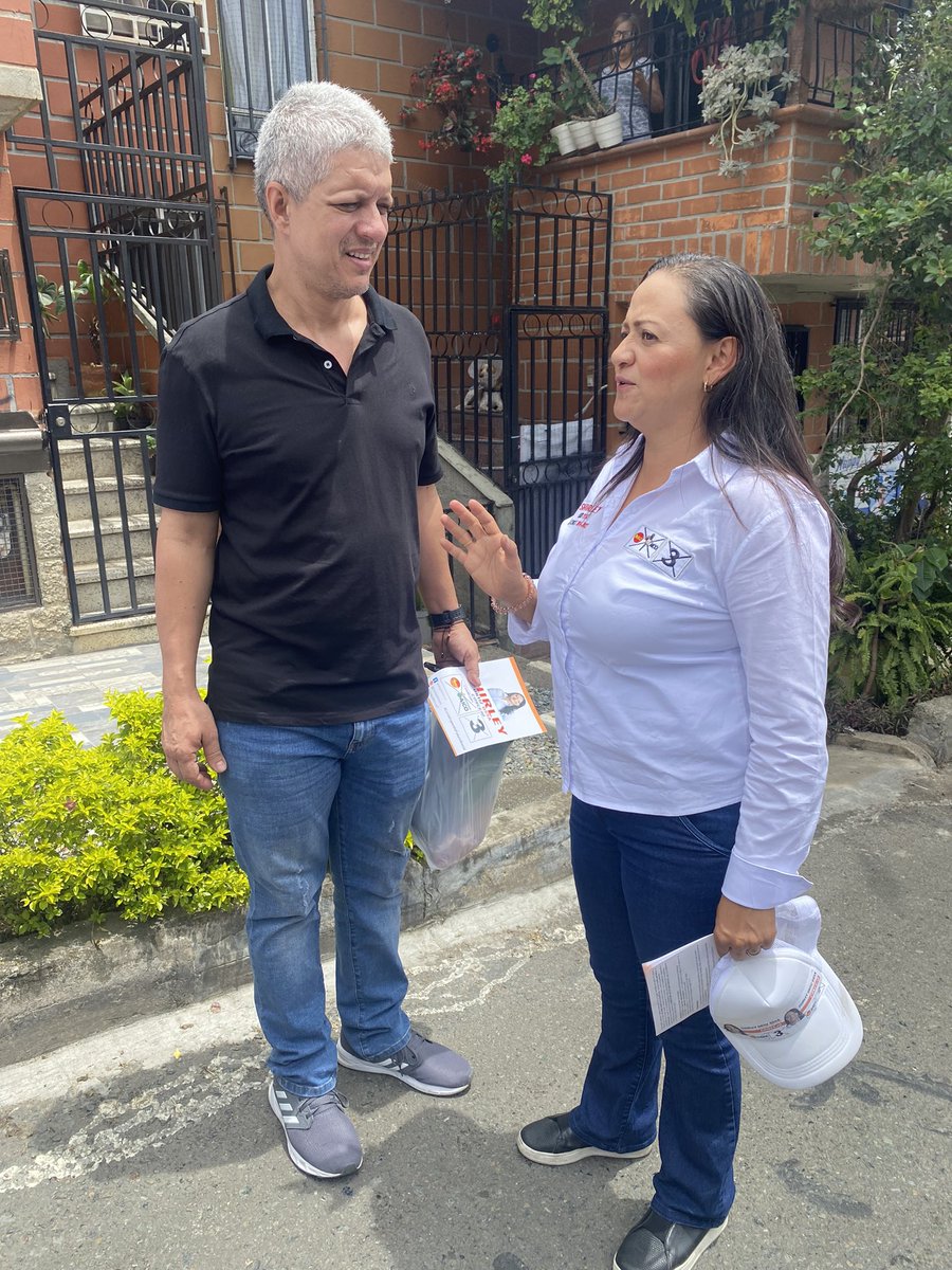 shirleyortizos2's tweet image. #BarrioBarilocheItagüi caminamos y llevamos,propuesta dialogamos con amigos y visitamos personas muy especiales #ConstrucciónFuturoSocial #mais #aico 3 @DiegoTItagui