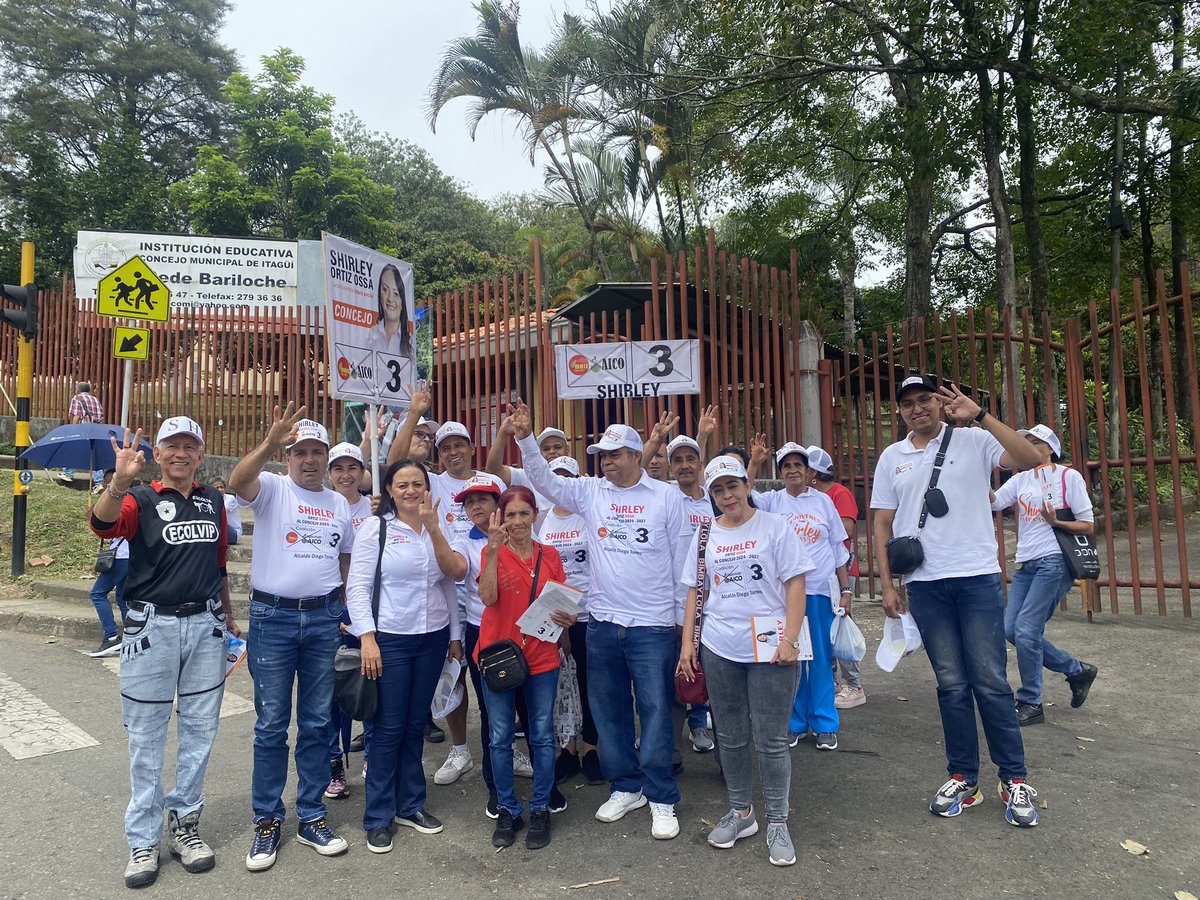 shirleyortizos2's tweet image. #BarrioBarilocheItagüi caminamos y llevamos,propuesta dialogamos con amigos y visitamos personas muy especiales #ConstrucciónFuturoSocial #mais #aico 3 @DiegoTItagui