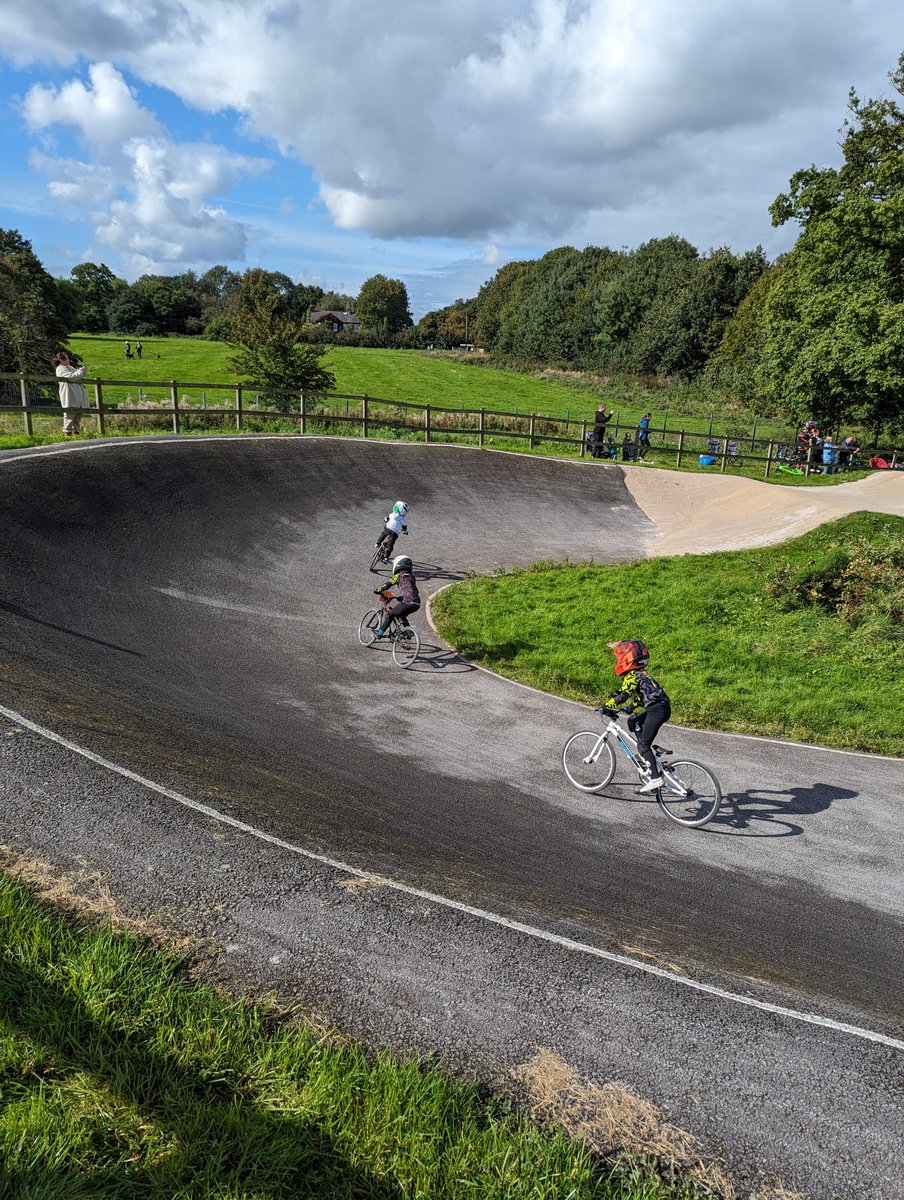 AmyBellx91's tweet photo. This weekend Evie went totally out of her comfort zone and took part in her first bmx race after only afew weeks of coaching. She raced with the biggest smile on her face. She was so excited for me to share some photos with you 🥰@Year2Discovery @Discovery_Hyde https://t.co/8QjvyA0Sjs