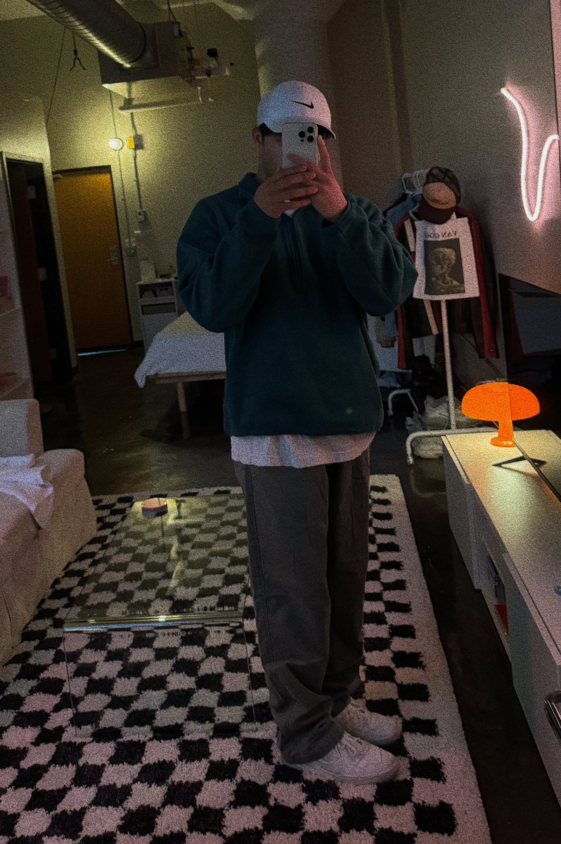 KATSXYE's tweet photo. outfit of the day !! https://t.co/ygycNa3Pet