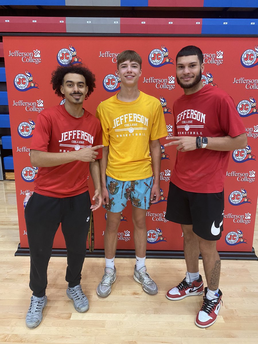 Win after win after win!🏆 Great job guys!
Team Green: Donovan Meads Jr 14pts/3stls
Team Gold: Mason Tucker 22pts/9rebs
#JEFFCO🏀