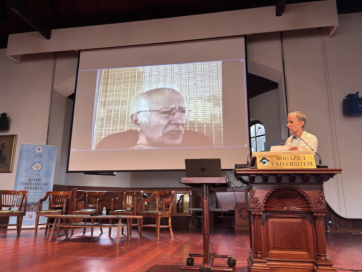 Kongremizin ikinci çağrılı konuşmacısı Eşref Adalı "Akraba Diller Arası Çeviri" başlıklı konuşmasında Türk lehçeleri arasında bilgisayarlı çeviri için kullanılabilecek bir yöntem tanıttı. #ÇTK2023