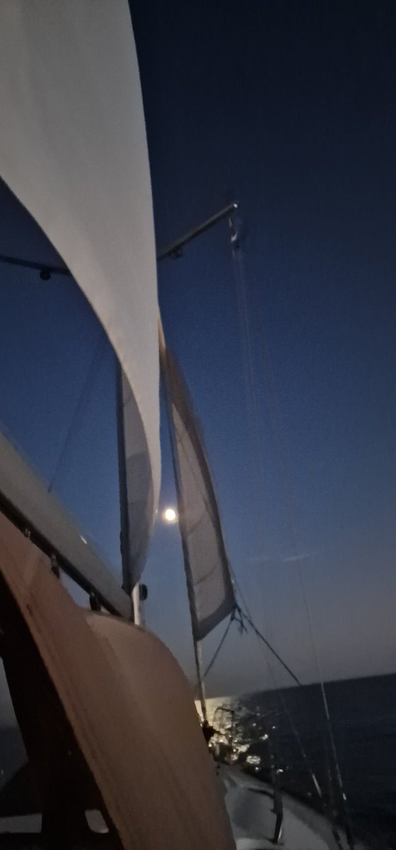 iCosmo_'s tweet photo. Moon sailor. https://t.co/k2vyr6Rph0