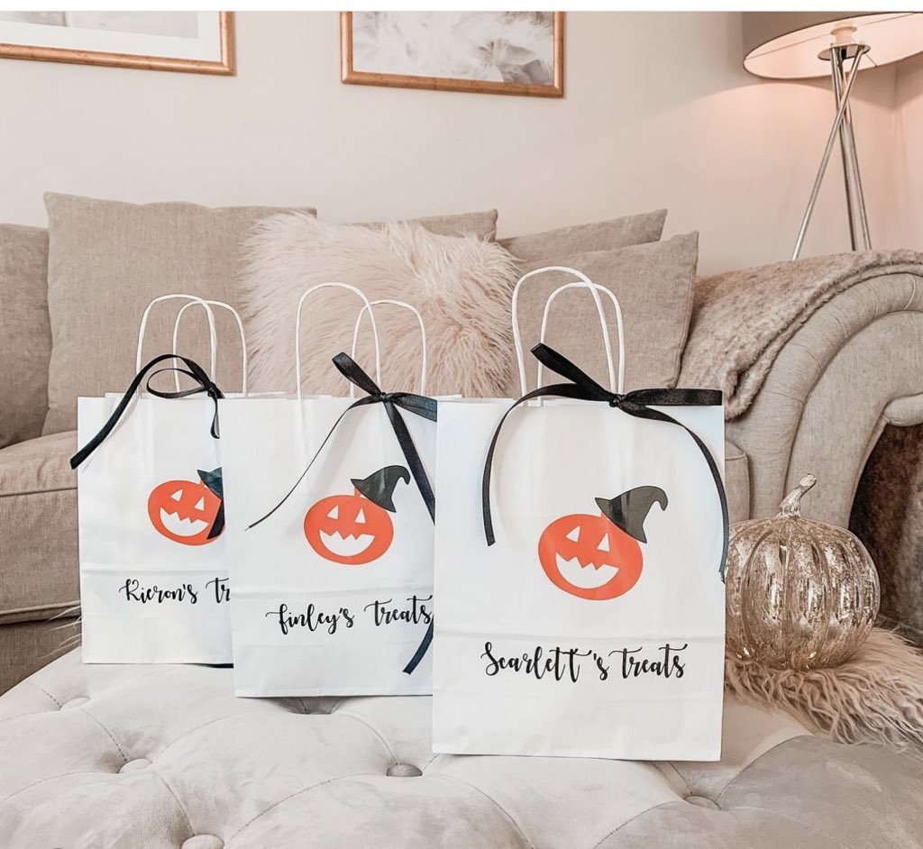 BagsofFavours's tweet image. Personalised Halloween treat bag 🍁🎃🍂

Bagsoffavours.Etsy.com

#crafthour #craftbizparty #HandmadeHour #shopindie #MHHSBD #etsy #ukcraftershour #Halloween2023 #gift