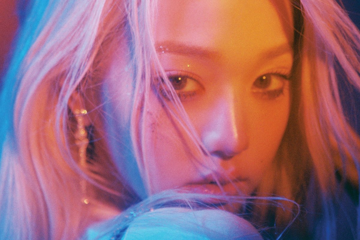 Koreaboo's tweet photo. BLONDE WONYOUNG ‼️ https://t.co/5BWp2UcKBo