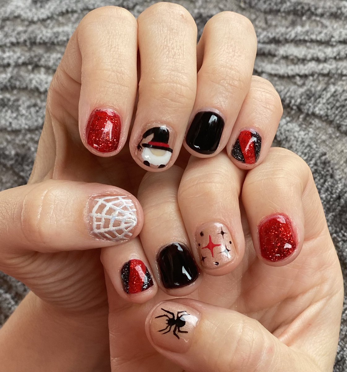 AmandaRenee614's tweet photo. It’s officially spooky season! 🕷🕸

The next time I do a spiderweb I’m going to use a matte top coat. The glare makes my spiderweb look sloppy but it’s actually pretty cute in person! https://t.co/svNKQ807ad