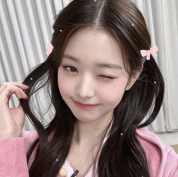 ivp3n's tweet photo. hi im sabrina ! looking for friendly moots ⊹˚. ♡ #kpoptwt 

⊹ ‧₊˚ 🏩౨ৎ

𐐪𐑂 she/her, 07, sagittarius 🎀
𐐪𐑂 i like girly things ♡ pink lover
𐐪𐑂 dive, tokki, engene, fearnot moots but any fandom is fine ^^

♡/⟳ to be moots !! https://t.co/iE5eJjeM0e