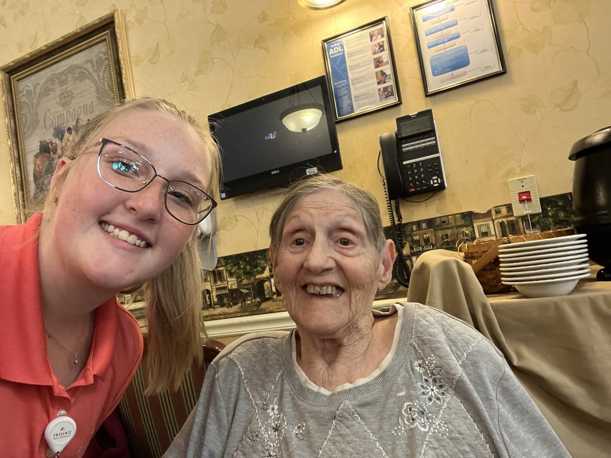 A great time was had by all at happy hour! Thanks to Don Stegemiller for the music that got us out of our seats!
#happyhour #trilogyliving #seniorliving