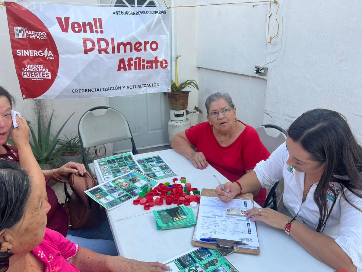 PRI_Nacional's tweet photo. El priismo de Chihuahua reafirma la vocación territorial de nuestro partido y sale al encuentro de la ciudadanía en el marco de la Jornada Nacional de Afiliación.

El PRI trabaja en las colonias, en los barrios, en los ejidos y en las comunidades. 

Si tú también quieres ser parte de esta gran familia, visita tu Comité más cercano o bien, haz tu prerregistro en https://t.co/szg8pn09z7

#SeBuscanRevolucionarios #YoMeAfilioAlPRI