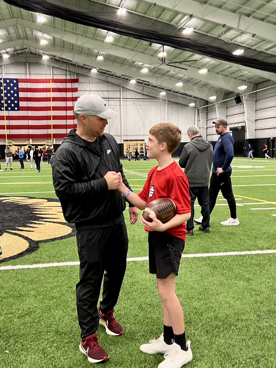 Happy birthday ⁦<a href="/QBCoachMcEvoy/">Sean McEvoy</a>⁩! I can’t wait until I can get back out on the field with you. Hope you have a great one!